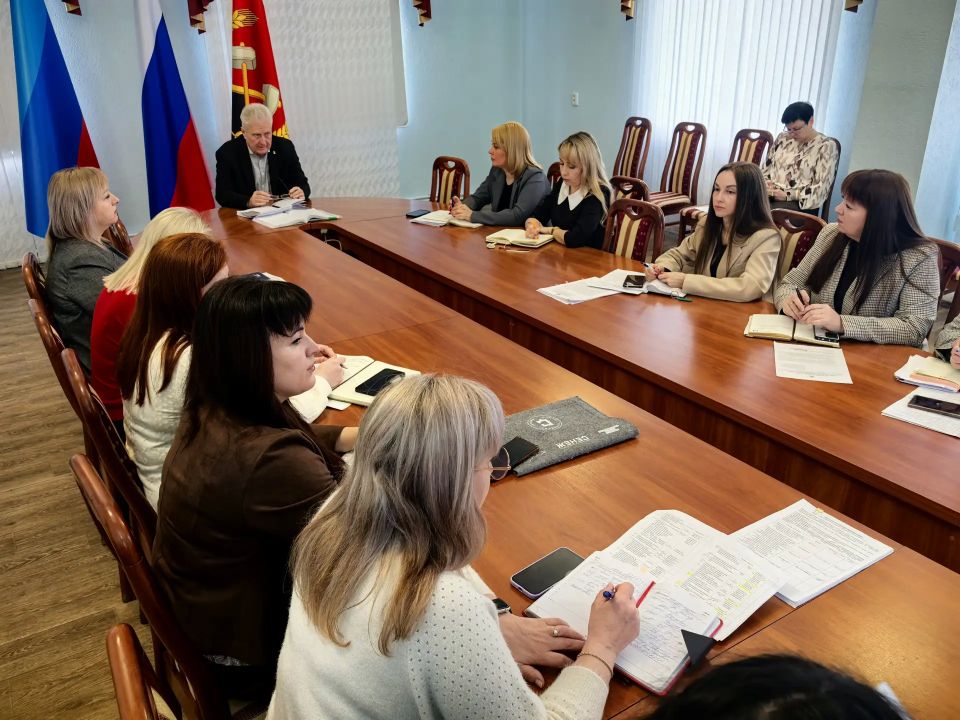 Сергей Козенко: Сегодня провел расширенное аппаратное совещание с руководителями структурных подразделений Администрации и начальниками управления и отделов, отвечающих за жизнеобеспечение населенных пунктов Краснодонского... Сергей Козенко: Сегодня провел расширенное аппаратное совещание с руководителями структурных подразделений Администрации и начальниками управления и отделов, отвечающих за жизнеобеспечение населенных пунктов Краснодонского...