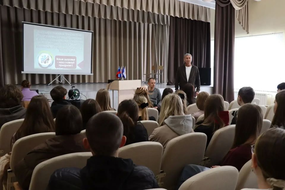 В приоритете - будущее: в рамках партийного проекта "Моя карьера с Единой Россией" состоялась встреча временно исполняющего полномочия Главы городского округа, заместителя Секретаря местного отделения партии "Единая Россия"... В приоритете - будущее: в рамках партийного проекта "Моя карьера с Единой Россией" состоялась встреча временно исполняющего полномочия Главы городского округа, заместителя Секретаря местного отделения партии "Единая Россия"...