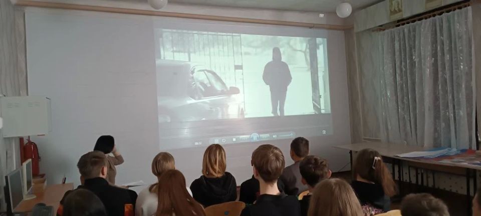 Для учеников Ленинского УВК провели видеолектории о важном: профилактика суицидального и деструктивного поведения Для учеников Ленинского УВК провели видеолектории о важном: профилактика суицидального и деструктивного поведения
