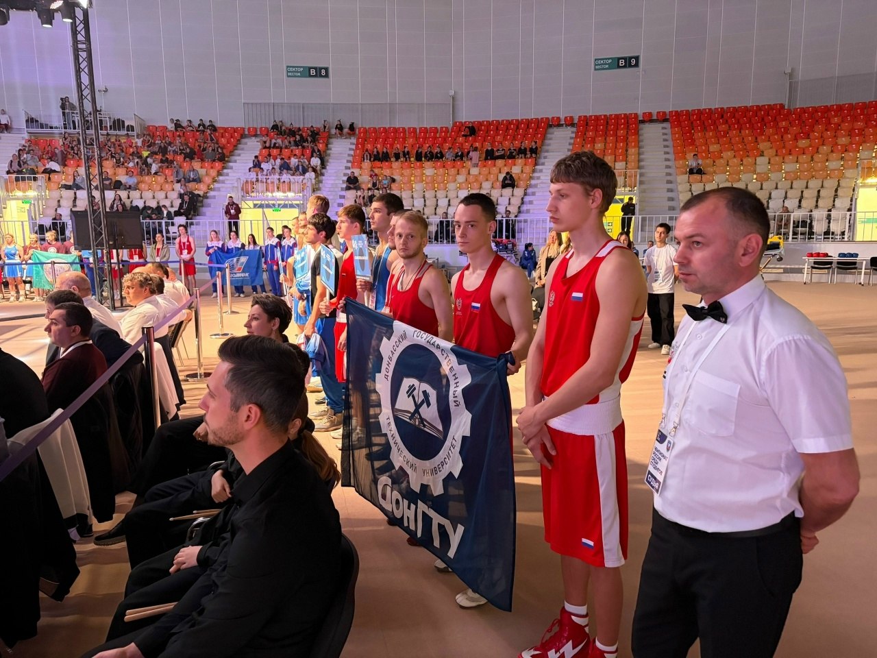 Боксер Республиканской Федерации бокса ЛНР Луговской Константин, студент ДонГТУ г. Алчевск, под руководством доцента, заведующего кафедрой физического воспитания, спорта и общей военной подготовки ДонГТУ Луговского... Боксер Республиканской Федерации бокса ЛНР Луговской Константин, студент ДонГТУ г. Алчевск, под руководством доцента, заведующего кафедрой физического воспитания, спорта и общей военной подготовки ДонГТУ Луговского...