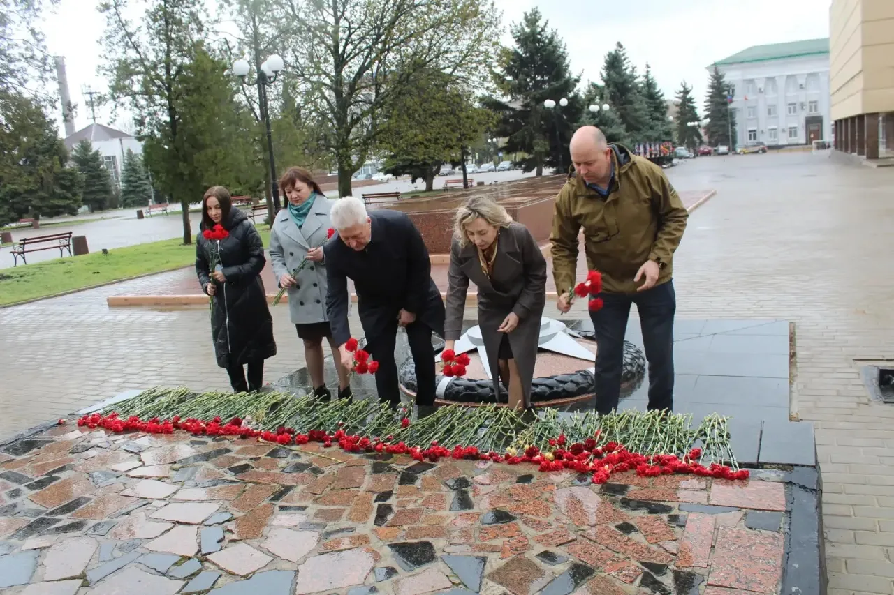 Сергей Козенко: Сегодня совместно со своими заместителями с глубокой скорбью почтили память жертв украинской агрессии Сергей Козенко: Сегодня совместно со своими заместителями с глубокой скорбью почтили память жертв украинской агрессии
