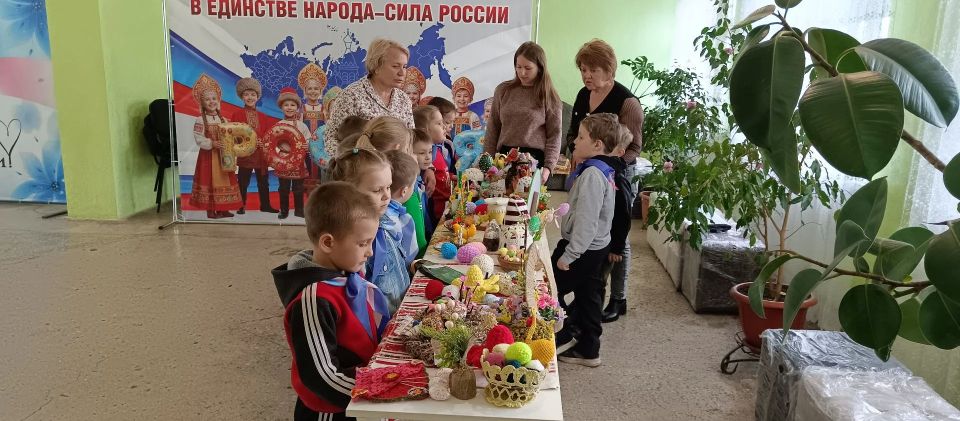 Пасха - это семейный праздник, несущий много добра, любви и света Пасха - это семейный праздник, несущий много добра, любви и света