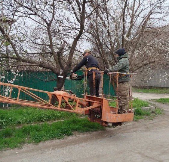 Коммунальными службами проведены работы на территории города Коммунальными службами проведены работы на территории города
