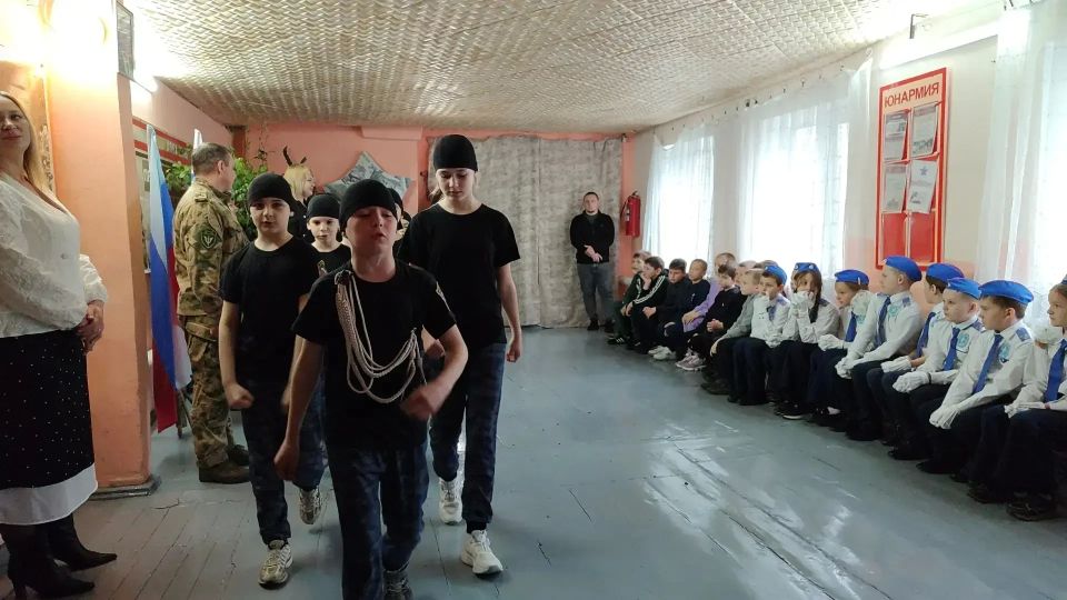 В "Ровеньковском центре детского, юношеского туризма и краеведения" стартовало открытие муниципального этапа военно-патриотической игры "Зарница 2.0", которая собрала на своей площадке самых маленьких участников В "Ровеньковском центре детского, юношеского туризма и краеведения" стартовало открытие муниципального этапа военно-патриотической игры "Зарница 2.0", которая собрала на своей площадке самых маленьких участников
