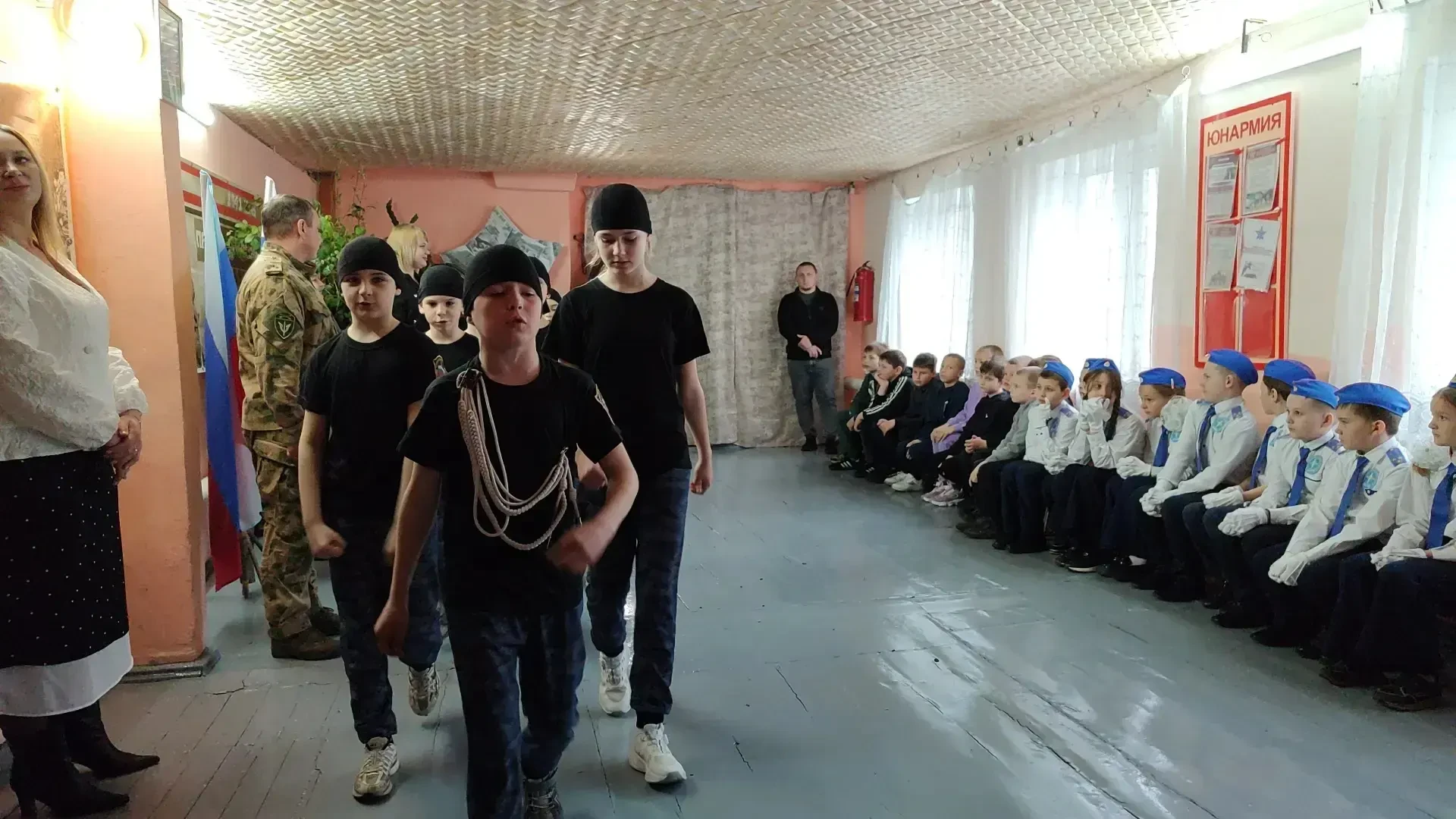 В "Ровеньковском центре детского, юношеского туризма и краеведения" стартовало открытие муниципального этапа военно-патриотической игры "Зарница 2.0", которая собрала на своей площадке самых маленьких участников В "Ровеньковском центре детского, юношеского туризма и краеведения" стартовало открытие муниципального этапа военно-патриотической игры "Зарница 2.0", которая собрала на своей площадке самых маленьких участников