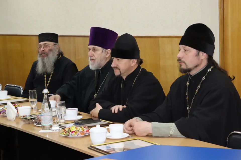 Сегодня встретились с настоятелями наших храмов Сегодня встретились с настоятелями наших храмов