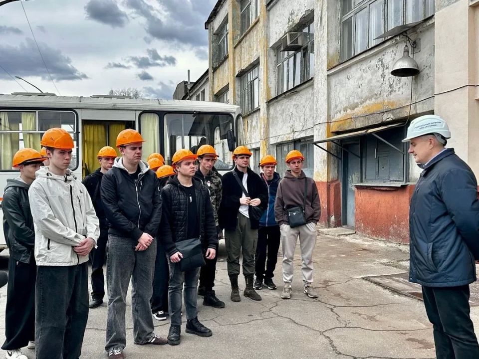 «Выбирай свое»: Студенты побывали на производстве «Лугамаш» «Выбирай свое»: Студенты побывали на производстве «Лугамаш»