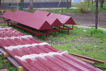 Глава Славяносербского муниципального округа, член политсовета местного отделения партии «Единая Россия» Сергей Крамаренко и секретарь Славяносербского местного отделения партии «Единая Россия», депутат Народного Совета ЛНР...