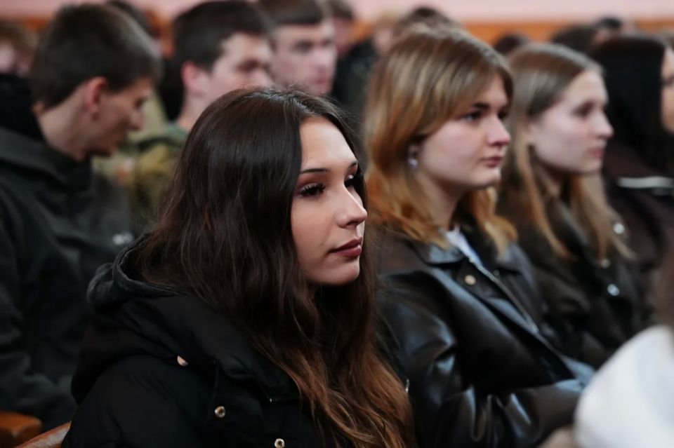 В СТАХАНОВЕ ШКОЛЬНИКАМ И СТУДЕНТАМ РАССКАЗАЛИ О ВОЗМОЖНОСТЯХ ФОРУМНОЙ КАМПАНИИ 2026 ГОДА В СТАХАНОВЕ ШКОЛЬНИКАМ И СТУДЕНТАМ РАССКАЗАЛИ О ВОЗМОЖНОСТЯХ ФОРУМНОЙ КАМПАНИИ 2026 ГОДА
