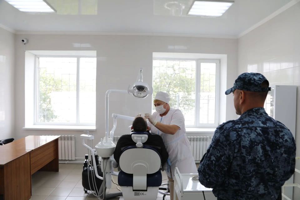Сегодня поздравления принимают работники медицинских служб уголовно-исполнительной системы Российской Федерации Сегодня поздравления принимают работники медицинских служб уголовно-исполнительной системы Российской Федерации