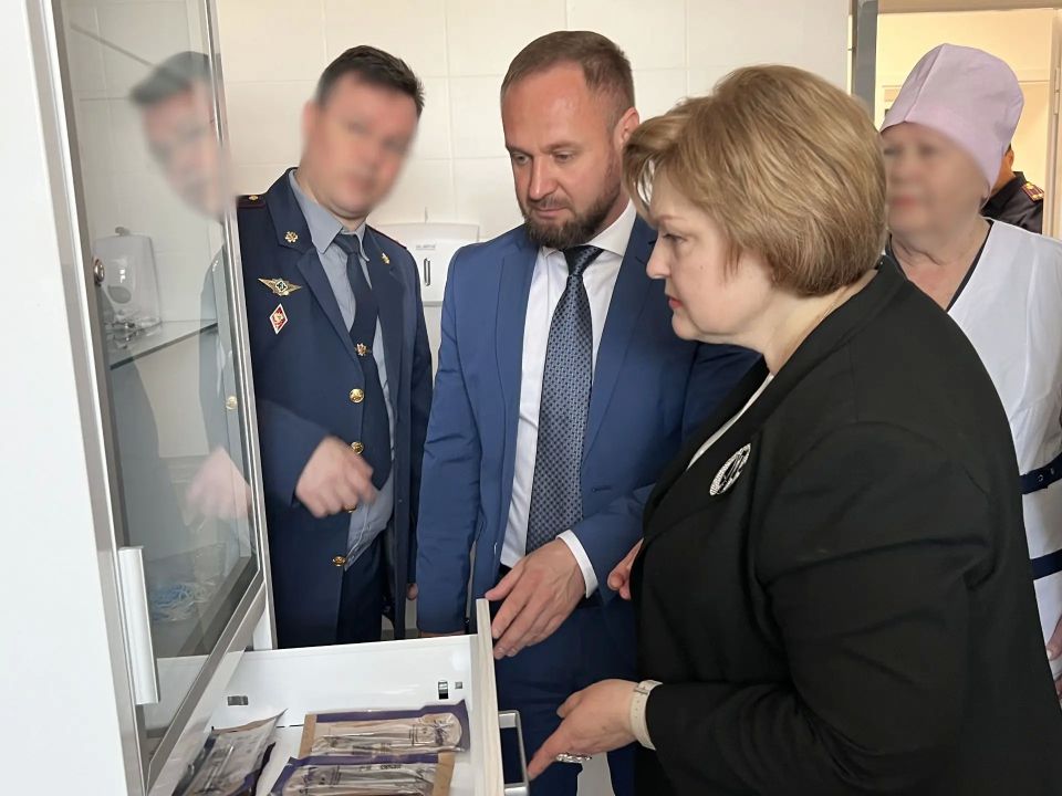 Сегодня поздравления принимают работники медицинских служб уголовно-исполнительной системы Российской Федерации Сегодня поздравления принимают работники медицинских служб уголовно-исполнительной системы Российской Федерации