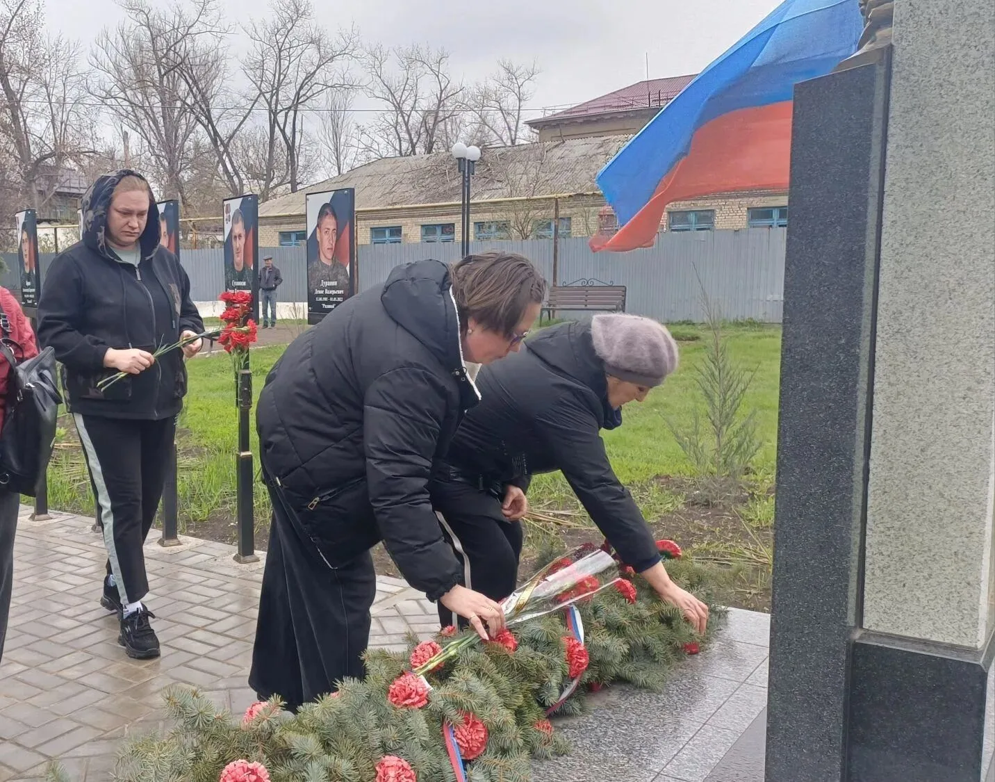 Ко Дню памяти жертв украинской агрессии в посёлке городского типа Дубовский состоялся митинг «Не забудем! Не простим!» Ко Дню памяти жертв украинской агрессии в посёлке городского типа Дубовский состоялся митинг «Не забудем! Не простим!»
