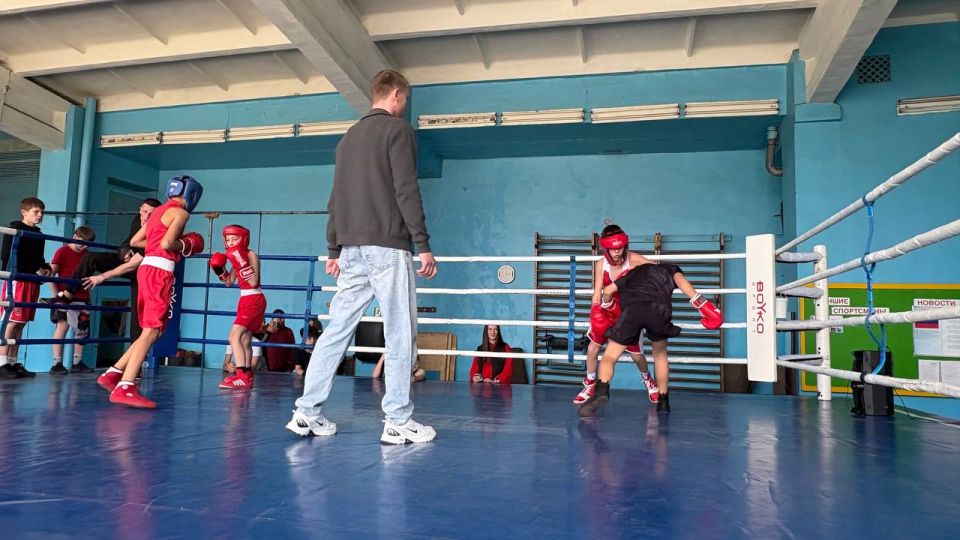 Сегодня в Красном Луче при участии проекта «Детский спорт» на базе ДЮСШ №1 состоялся открытый спарринг по боксу Сегодня в Красном Луче при участии проекта «Детский спорт» на базе ДЮСШ №1 состоялся открытый спарринг по боксу