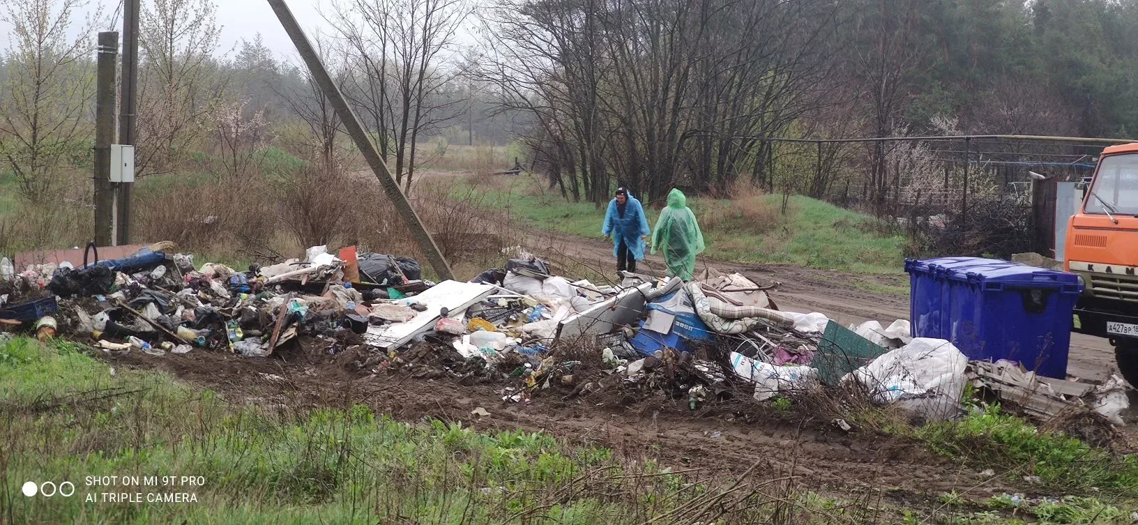 Сегодня работники МУП «Энергобытсервис Станично-Луганского района» выполняют работы по ликвидации стихийной свалки по адресу: пгт Станица Луганская, ул. Шевченко (район кладбища) Сегодня работники МУП «Энергобытсервис Станично-Луганского района» выполняют работы по ликвидации стихийной свалки по адресу: пгт Станица Луганская, ул. Шевченко (район кладбища)