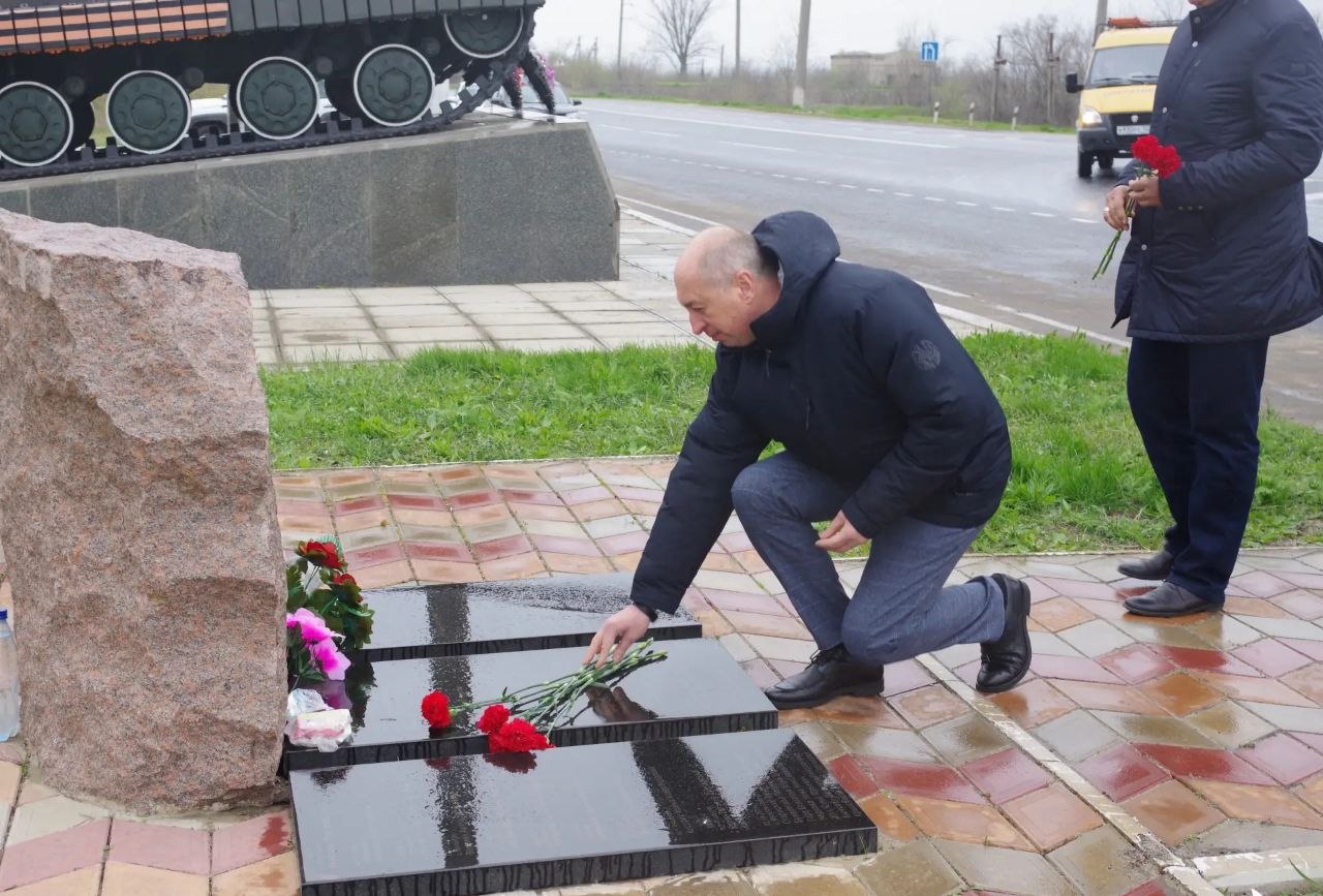 Сергей Крамаренко: Сегодня принял участие в мероприятии, посвященном памяти мирных жителей, погибших в результате украинской агрессии Сергей Крамаренко: Сегодня принял участие в мероприятии, посвященном памяти мирных жителей, погибших в результате украинской агрессии