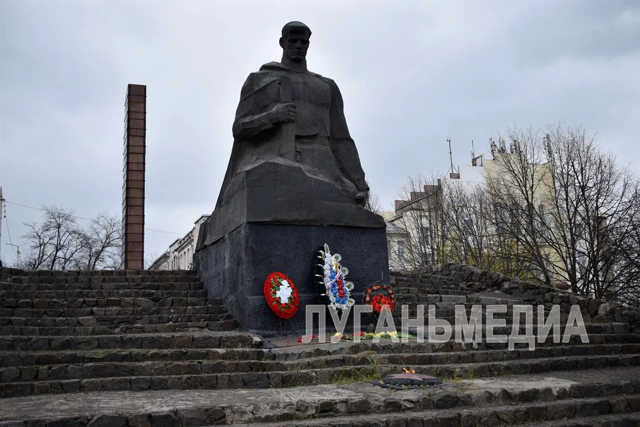 Брянковчане почтили память жертв украинской агрессии Брянковчане почтили память жертв украинской агрессии