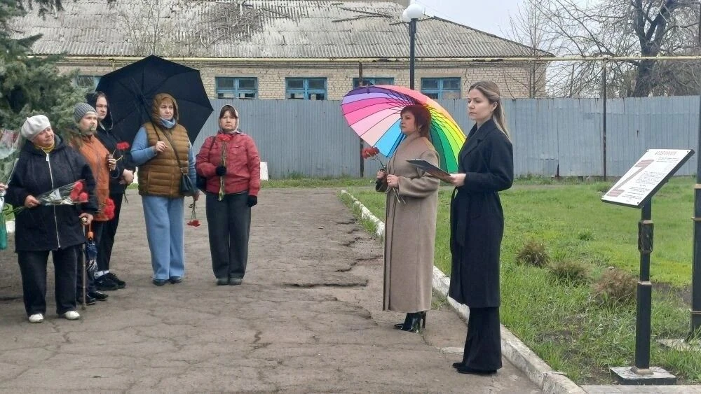 Ко Дню памяти жертв украинской агрессии в посёлке городского типа Дубовский состоялся митинг «Не забудем! Не простим!» Ко Дню памяти жертв украинской агрессии в посёлке городского типа Дубовский состоялся митинг «Не забудем! Не простим!»