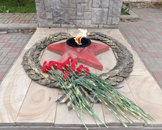 14 апреля в Перевальске состоялось возложение цветов к памятнику «Скорбящая мать», приуроченное ко Дню памяти жертв украинской агрессии 14 апреля в Перевальске состоялось возложение цветов к памятнику «Скорбящая мать», приуроченное ко Дню памяти жертв украинской агрессии