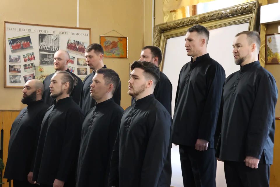 Сибирский мужской хор выступил в Луганске: «Для нас огромная честь петь для жителей Луганщины» Сибирский мужской хор выступил в Луганске: «Для нас огромная честь петь для жителей Луганщины»