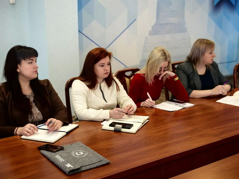 Сергей Козенко: Сегодня провел расширенное аппаратное совещание с руководителями структурных подразделений Администрации и начальниками управления и отделов, отвечающих за жизнеобеспечение населенных пунктов Краснодонского... Сергей Козенко: Сегодня провел расширенное аппаратное совещание с руководителями структурных подразделений Администрации и начальниками управления и отделов, отвечающих за жизнеобеспечение населенных пунктов Краснодонского...