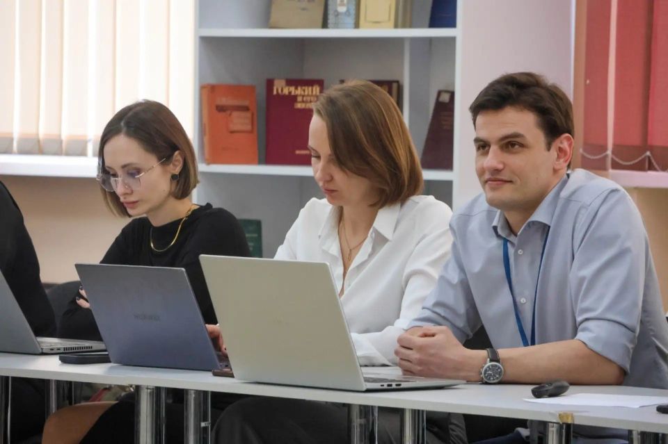 Педагоги Алчевской детской художественной школы представили проект на интенсиве Президентского фонда культурных инициатив Педагоги Алчевской детской художественной школы представили проект на интенсиве Президентского фонда культурных инициатив