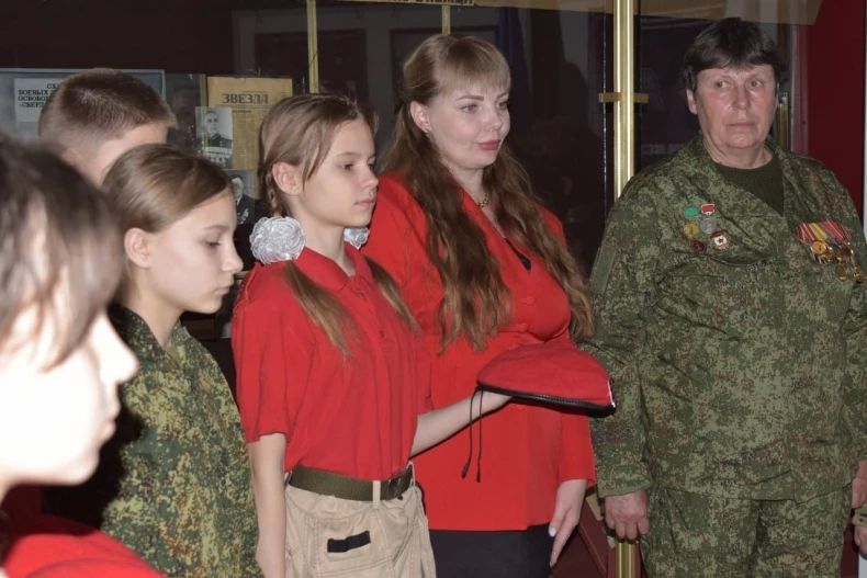 Встреча-беседа «День памяти жертв украинской агрессии за свободу Донбасса» состоялась в Свердловском краеведческом музее Встреча-беседа «День памяти жертв украинской агрессии за свободу Донбасса» состоялась в Свердловском краеведческом музее