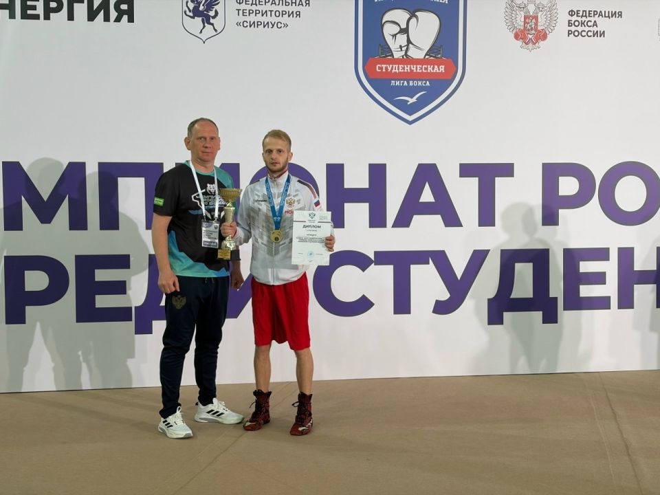 Боксер Республиканской Федерации бокса ЛНР Луговской Константин, студент ДонГТУ г. Алчевск, под руководством доцента, заведующего кафедрой физического воспитания, спорта и общей военной подготовки ДонГТУ Луговского... Боксер Республиканской Федерации бокса ЛНР Луговской Константин, студент ДонГТУ г. Алчевск, под руководством доцента, заведующего кафедрой физического воспитания, спорта и общей военной подготовки ДонГТУ Луговского...
