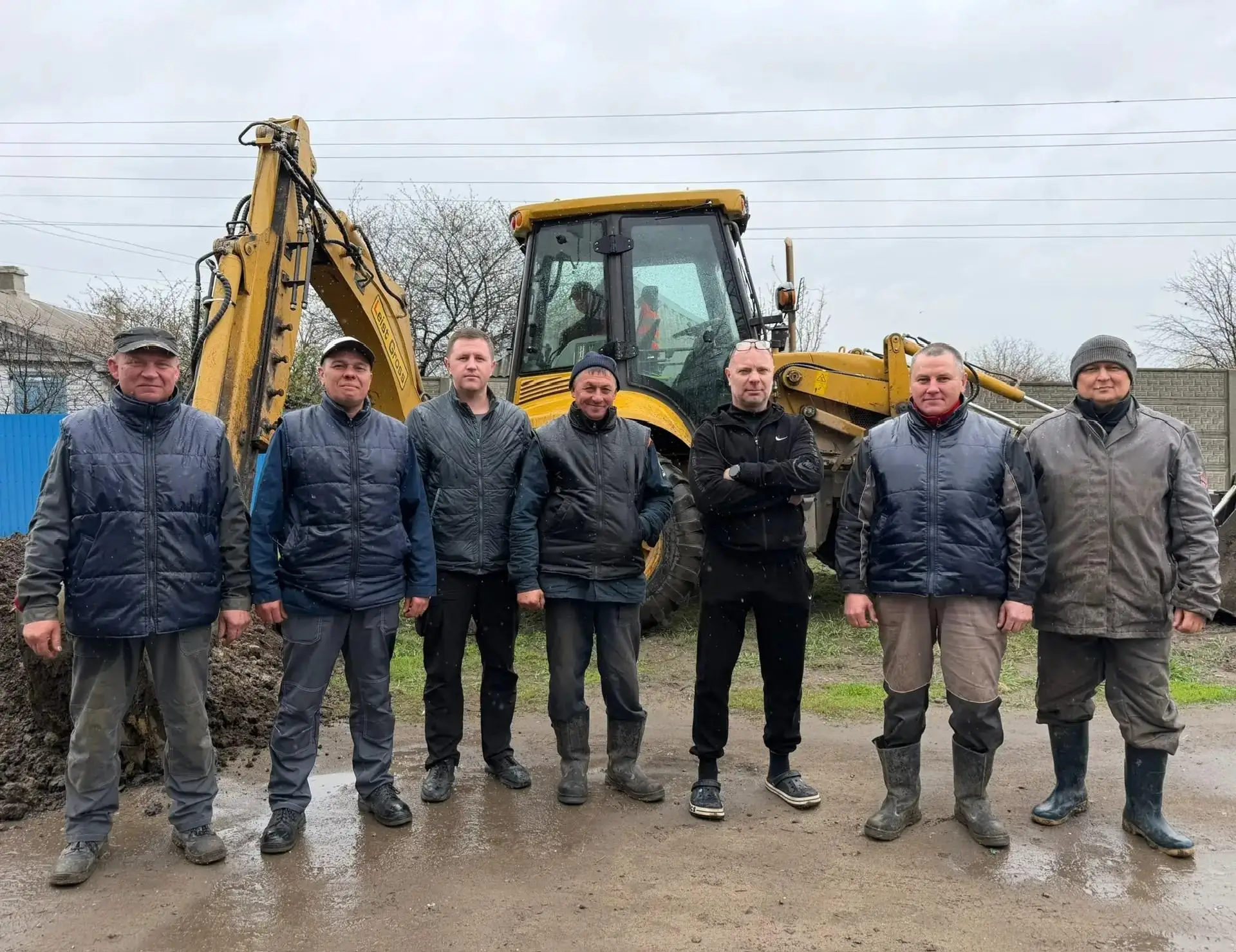 В Лисичанске продолжает работу аварийная бригада ООО «Челныводоканал» В Лисичанске продолжает работу аварийная бригада ООО «Челныводоканал»