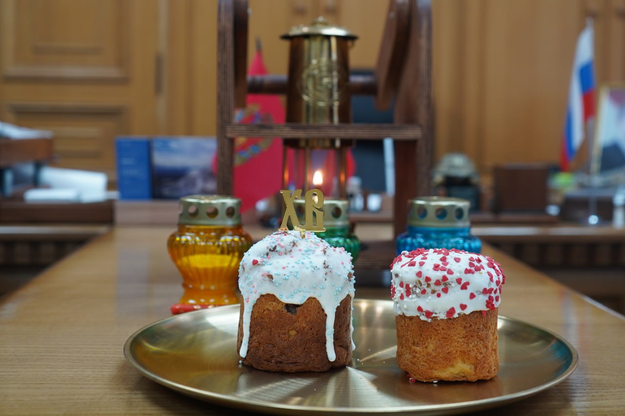 С первым заместителем Главы Администрации Романом Беловолом, Председателем Совета Свердловского муниципального округа Борисом Семиошко встретились с представителем Международного центра «Святые Лавры Руси Православной»... С первым заместителем Главы Администрации Романом Беловолом, Председателем Совета Свердловского муниципального округа Борисом Семиошко встретились с представителем Международного центра «Святые Лавры Руси Православной»...