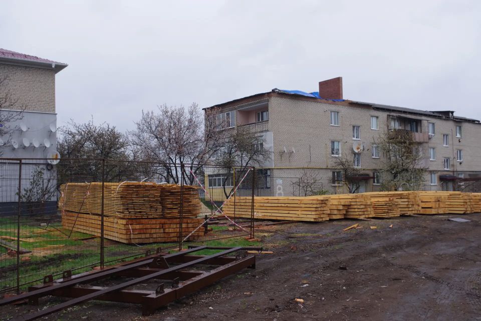 Глава Славяносербского муниципального округа, член политсовета местного отделения партии «Единая Россия» Сергей Крамаренко и секретарь Славяносербского местного отделения партии «Единая Россия», депутат Народного Совета ЛНР... Глава Славяносербского муниципального округа, член политсовета местного отделения партии «Единая Россия» Сергей Крамаренко и секретарь Славяносербского местного отделения партии «Единая Россия», депутат Народного Совета ЛНР...