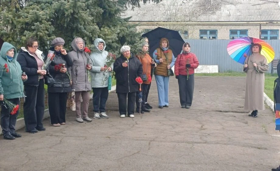 Ко Дню памяти жертв украинской агрессии в посёлке городского типа Дубовский состоялся митинг «Не забудем! Не простим!»