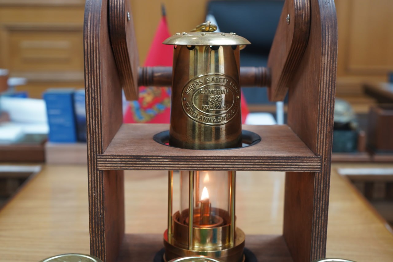 С первым заместителем Главы Администрации Романом Беловолом, Председателем Совета Свердловского муниципального округа Борисом Семиошко встретились с представителем Международного центра «Святые Лавры Руси Православной»... С первым заместителем Главы Администрации Романом Беловолом, Председателем Совета Свердловского муниципального округа Борисом Семиошко встретились с представителем Международного центра «Святые Лавры Руси Православной»...