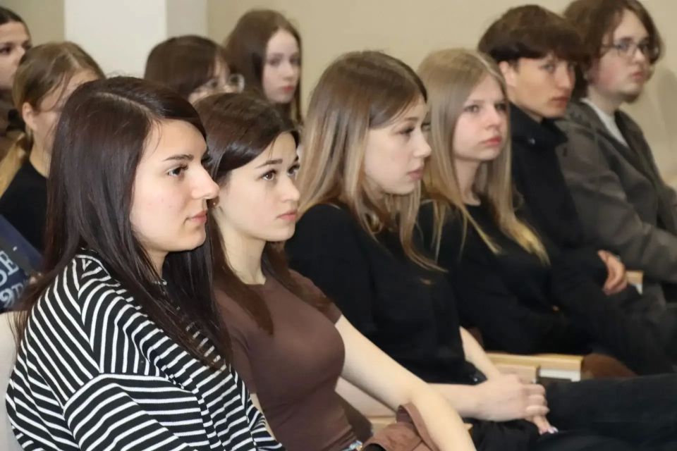 В приоритете - будущее: в рамках партийного проекта "Моя карьера с Единой Россией" состоялась встреча временно исполняющего полномочия Главы городского округа, заместителя Секретаря местного отделения партии "Единая Россия"... В приоритете - будущее: в рамках партийного проекта "Моя карьера с Единой Россией" состоялась встреча временно исполняющего полномочия Главы городского округа, заместителя Секретаря местного отделения партии "Единая Россия"...
