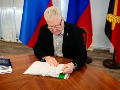 Сергей Козенко: Сегодня провел расширенное аппаратное совещание с руководителями структурных подразделений Администрации и начальниками управления и отделов, отвечающих за жизнеобеспечение населенных пунктов Краснодонского...