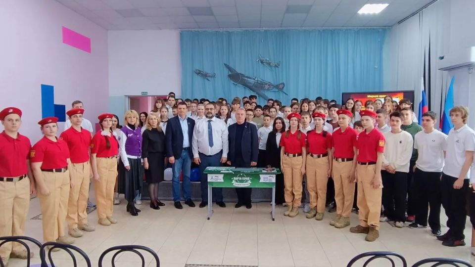 В селе Половинкино открыли Парту Героя дважды Герою СССР Виталию Попкову В селе Половинкино открыли Парту Героя дважды Герою СССР Виталию Попкову