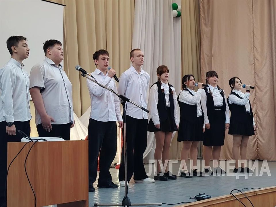В Стаханове прошел молодежный фестиваль «Пасхальная симфония» В Стаханове прошел молодежный фестиваль «Пасхальная симфония»