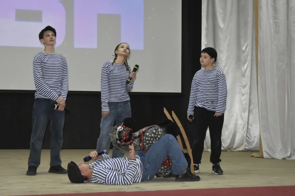 В Перевальске прошел финал Школьной лиги КВН В Перевальске прошел финал Школьной лиги КВН