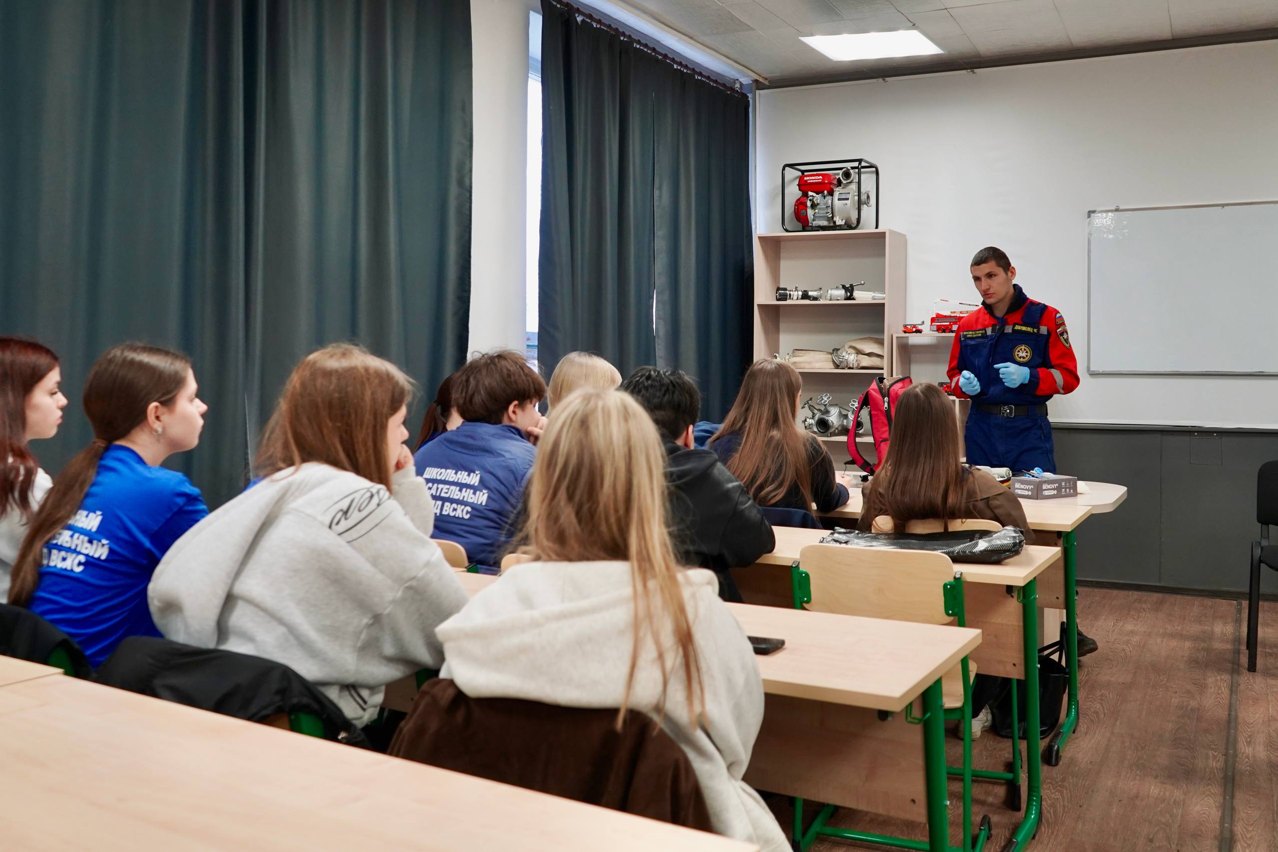 Основы первой помощи под руководством инструкторов ЛугРО ВСКС Основы первой помощи под руководством инструкторов ЛугРО ВСКС