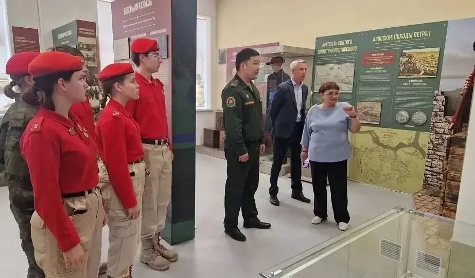 Военные следователи выступили в Ростове-на-Дону перед юнармейцами и школьниками Военные следователи выступили в Ростове-на-Дону перед юнармейцами и школьниками