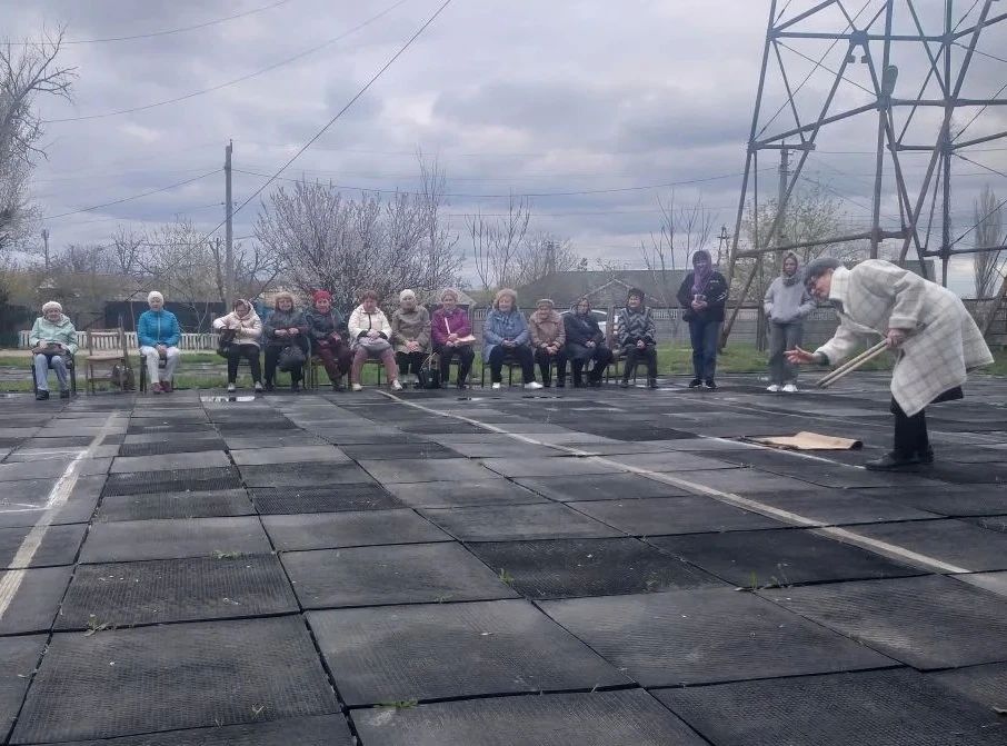 Жительницы уважаемого возраста приняли участие в турнире по городкам Жительницы уважаемого возраста приняли участие в турнире по городкам