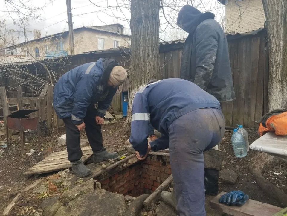 Сегодня в пгт Кленовый были устранены порывы водопровода по улицам Театральная (дом №20), Садовая, Торговая (в районе дома №39) Сегодня в пгт Кленовый были устранены порывы водопровода по улицам Театральная (дом №20), Садовая, Торговая (в районе дома №39)