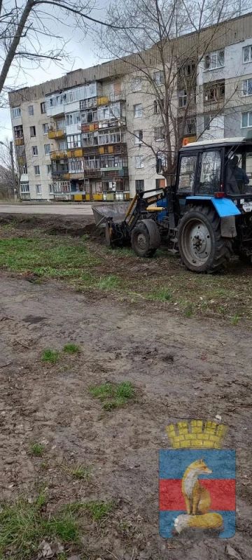 В Лисичанске продолжаются мероприятия по уборке и облагораживанию памятных мест к предстоящему празднику великой Победы в Великой Отечественной Войне В Лисичанске продолжаются мероприятия по уборке и облагораживанию памятных мест к предстоящему празднику великой Победы в Великой Отечественной Войне
