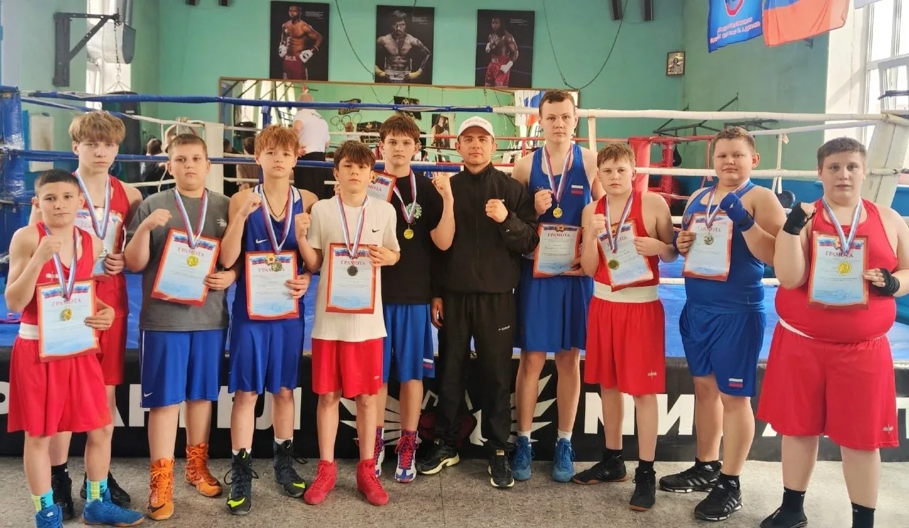 В Свердловске прошли ежегодные соревнования по боксу «Весенняя перчатка»