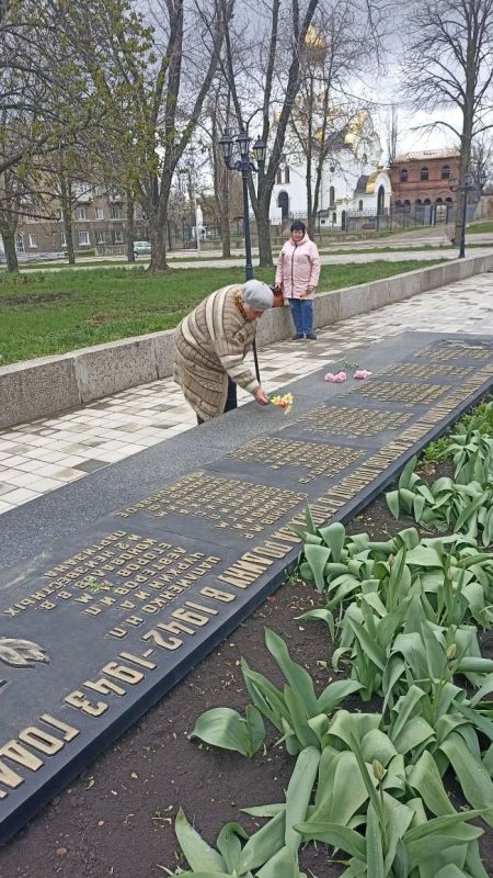 В Стаханове для ветерана Великой Отечественной войны провели памятную автопрогулку по мемориальным местам города В Стаханове для ветерана Великой Отечественной войны провели памятную автопрогулку по мемориальным местам города
