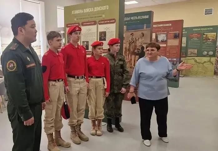 Военные следователи выступили в Ростове-на-Дону перед юнармейцами и школьниками Военные следователи выступили в Ростове-на-Дону перед юнармейцами и школьниками