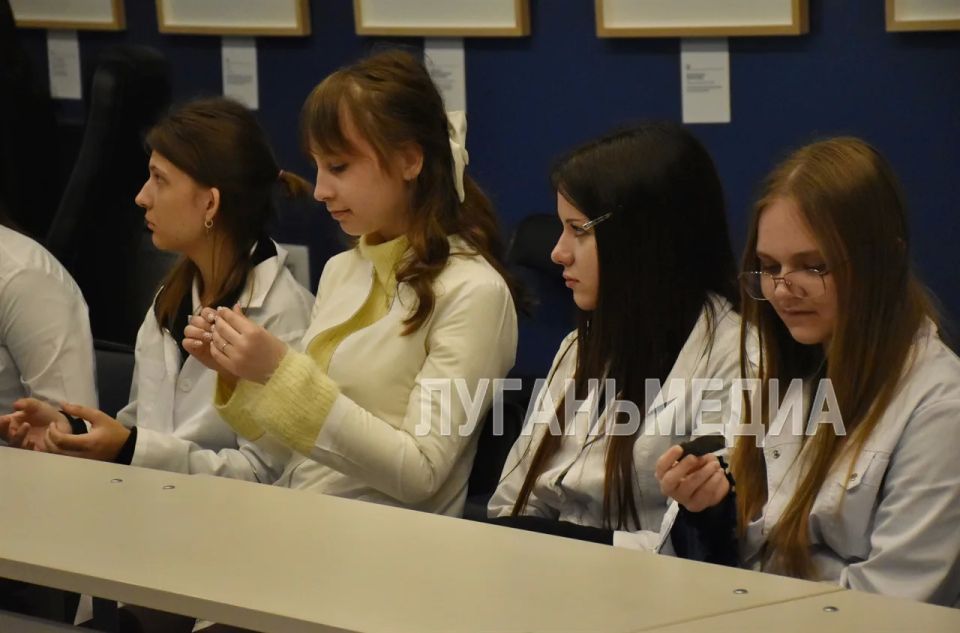 В Луганском краеведческом музее прошло тематическое мероприятие «Листая каменную книгу», посвященное геологии Луганщины и истории освоения ее богатых недр В Луганском краеведческом музее прошло тематическое мероприятие «Листая каменную книгу», посвященное геологии Луганщины и истории освоения ее богатых недр