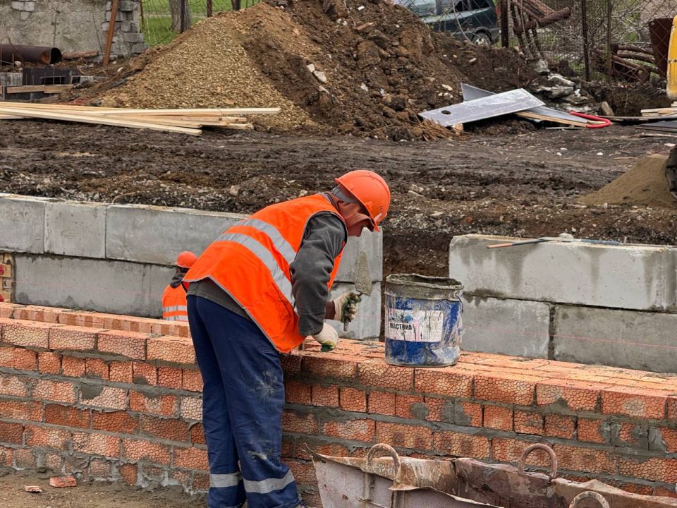 Спортзал для ДЮСШ в Красном Луче — под контролем «Единой России»! Спортзал для ДЮСШ в Красном Луче — под контролем «Единой России»!