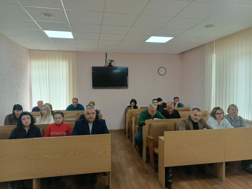 Сегодня Глава городского округа город Ровеньки Андрей Рубанцов провел расширенное аппаратное совещание, на котором были рассмотрены актуальные вопросы, требующие незамедлительного внимания и слаженной работы всех служб и... Сегодня Глава городского округа город Ровеньки Андрей Рубанцов провел расширенное аппаратное совещание, на котором были рассмотрены актуальные вопросы, требующие незамедлительного внимания и слаженной работы всех служб и...