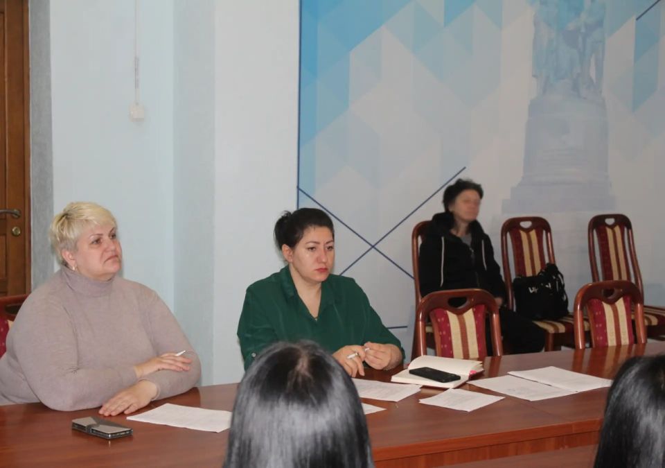 В Краснодоне состоялось заседание муниципальной комиссии по делам несовершеннолетних В Краснодоне состоялось заседание муниципальной комиссии по делам несовершеннолетних