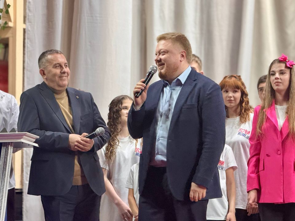 Иван Кусов: Посетил финал школьной лиги КВН в городе Перевальске Иван Кусов: Посетил финал школьной лиги КВН в городе Перевальске